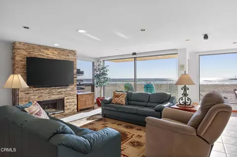 Living - 2421 Ocean Dr, Oxnard, CA 93035 photo 2 of 2