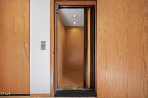 Entry Way - 2421 Ocean Dr, Oxnard, CA 93035 photo 2 of 2