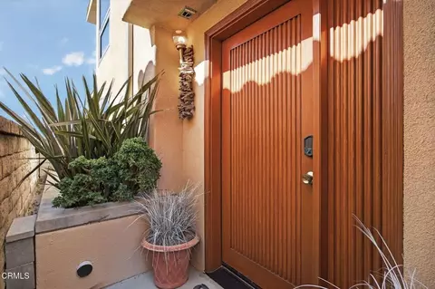 Entry Way - 2421 Ocean Dr, Oxnard, CA 93035 photo 1 of 2