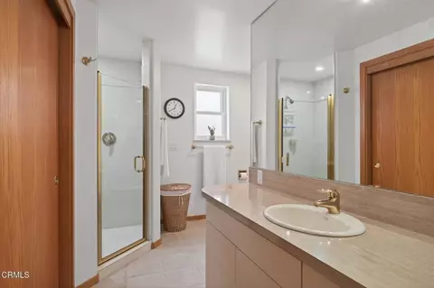 Bath - 2421 Ocean Dr, Oxnard, CA 93035 photo 4 of 5