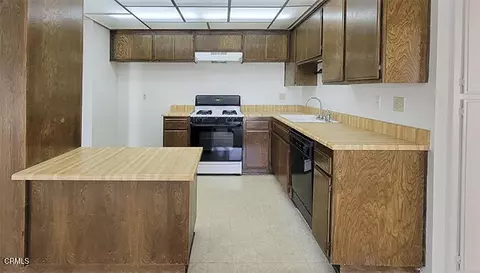 Kitchen - 643 Holly Ave, Oxnard, CA 93036 photo 1 of 2