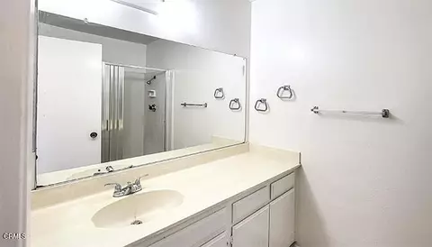 Bath - 643 Holly Ave, Oxnard, CA 93036 photo 2 of 2