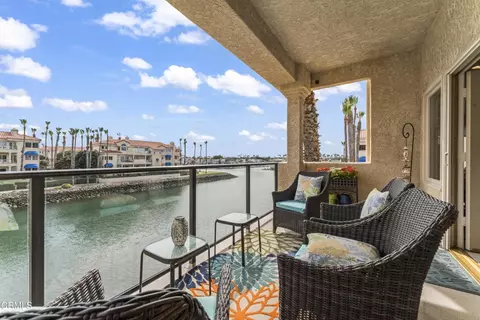 1729 Emerald Isle Way, Oxnard, CA 93035