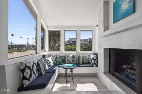 Living - 3464 Sunset Ln, Oxnard, CA 93035 photo 5 of 7