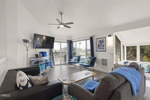 Living - 3464 Sunset Ln, Oxnard, CA 93035 photo 6 of 7
