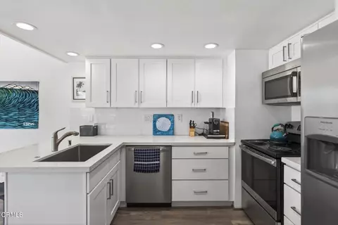 Kitchen - 3464 Sunset Ln, Oxnard, CA 93035 photo 2 of 3