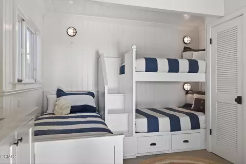 Bedroom - 3445 Ocean Dr, Oxnard, CA 93035 photo 3 of 4