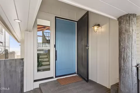 Entry Way - 3445 Ocean Dr, Oxnard, CA 93035 photo 1 of 2