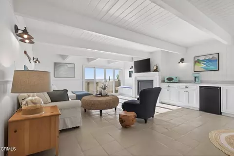 Living - 3445 Ocean Dr, Oxnard, CA 93035 photo 7 of 8