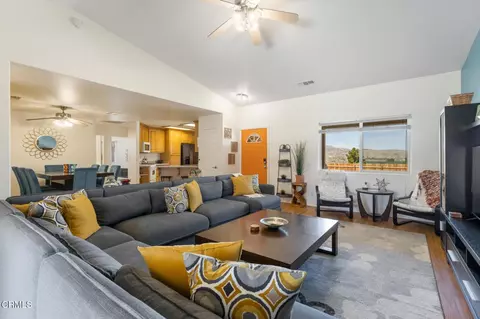 Living - 61681 Palm Vista Dr, Joshua Tree, CA 92252 photo 2 of 3