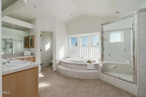 Bath - 1257 Devon Ln, Ventura, CA 93001 photo 2 of 5