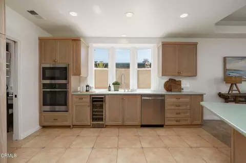 Kitchen - 1257 Devon Ln, Ventura, CA 93001 photo 2 of 4