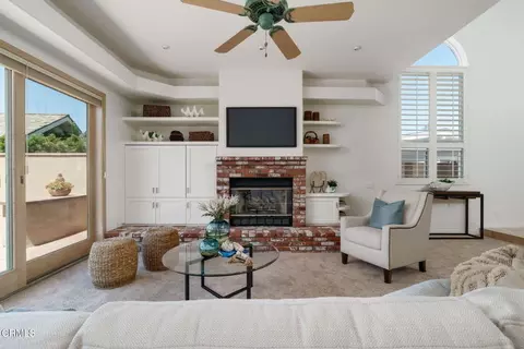 Living - 1257 Devon Ln, Ventura, CA 93001 photo 1 of 3