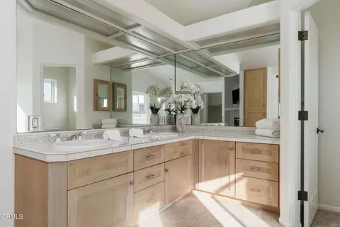 Bath - 1257 Devon Ln, Ventura, CA 93001 photo 3 of 5