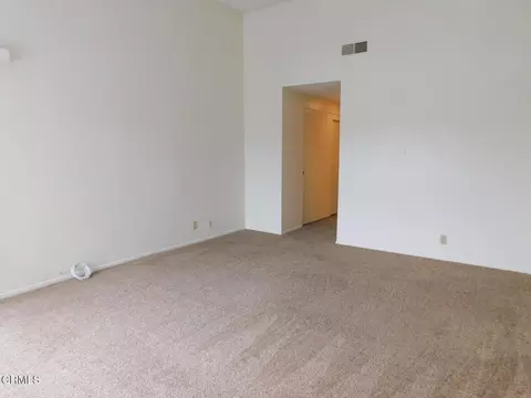 Living - 2325 Kingsbridge Ln, Oxnard, CA 93035 photo 3 of 3