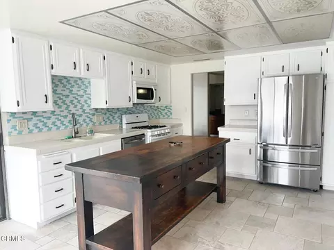 Kitchen - 2325 Kingsbridge Ln, Oxnard, CA 93035 photo 1 of 1