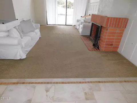 Living - 2325 Kingsbridge Ln, Oxnard, CA 93035 photo 1 of 3