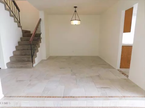 Living - 2325 Kingsbridge Ln, Oxnard, CA 93035 photo 2 of 3