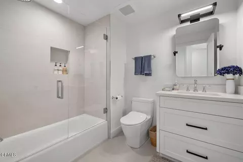 Bath - 1437 Windshore Way, Oxnard, CA 93035 photo 3 of 3