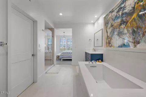 Bath - 1437 Windshore Way, Oxnard, CA 93035 photo 2 of 3