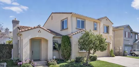 8514 Morningstar Ln, Canoga Park, CA 91304