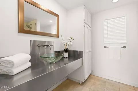 Bath - 124 San Clemente Ave, Oxnard, CA 93035 photo 4 of 6