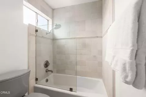 Bath - 124 San Clemente Ave, Oxnard, CA 93035 photo 3 of 6