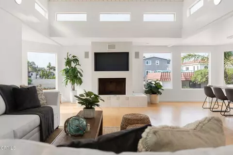 Living - 124 San Clemente Ave, Oxnard, CA 93035 photo 1 of 3