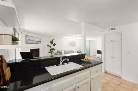 Kitchen - 124 San Clemente Ave, Oxnard, CA 93035 photo 5 of 6