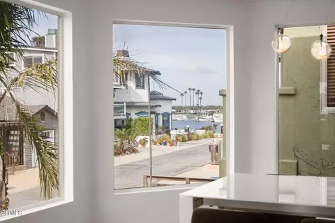 Dining - 124 San Clemente Ave, Oxnard, CA 93035 photo 2 of 3