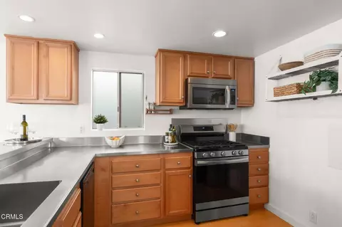 Kitchen - 124 San Clemente Ave, Oxnard, CA 93035 photo 3 of 6