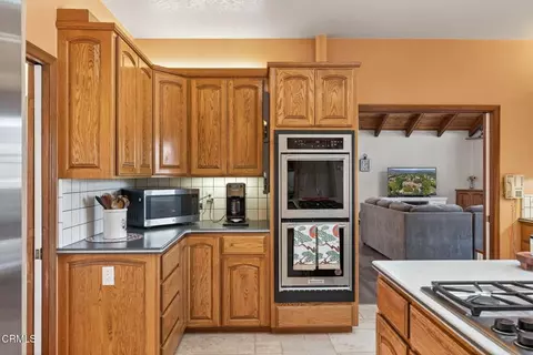 Kitchen - 1125 Spring St, Oak View, CA 93022 photo 4 of 6