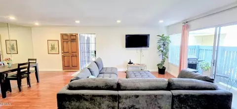 5700 Etiwanda Ave #123, Tarzana, CA 91356