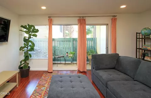 5700 Etiwanda Ave #123, Tarzana, CA 91356