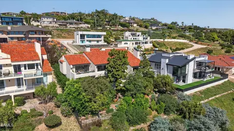 6110 Cobblestone Dr, Ventura, CA 93003