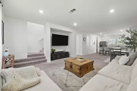 586 Apricot Ln, Fillmore, CA 93015