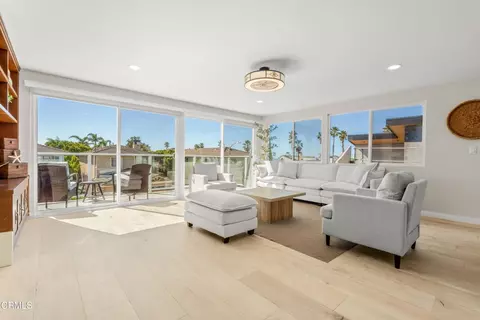 Living - 5040 Island View St, Oxnard, CA 93035 photo 5 of 7