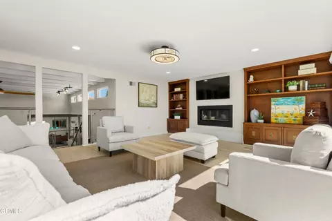 Living - 5040 Island View St, Oxnard, CA 93035 photo 4 of 7