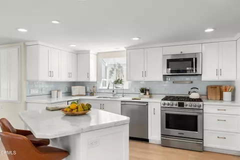 Kitchen - 5040 Island View St, Oxnard, CA 93035 photo 6 of 7