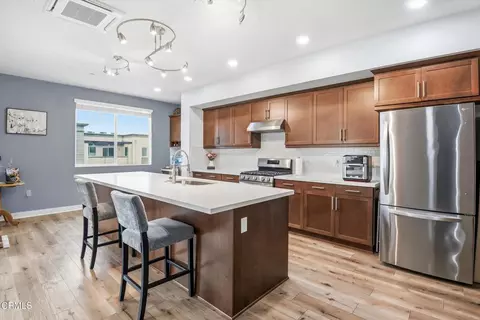 Kitchen - 2820 Wagon Wheel Rd #403, Oxnard, CA 93036 photo 2 of 2