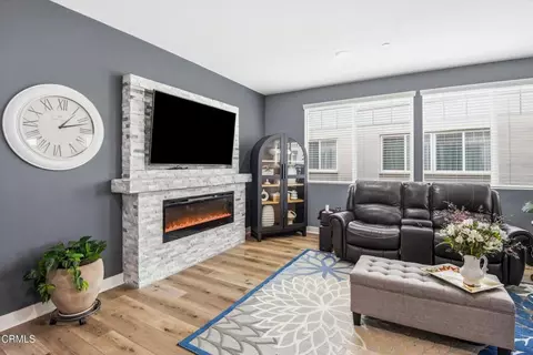 Living - 2820 Wagon Wheel Rd #403, Oxnard, CA 93036 photo 1 of 1