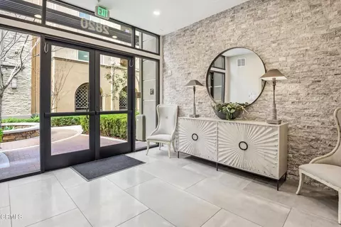 Entry Way - 2820 Wagon Wheel Rd #403, Oxnard, CA 93036 photo 2 of 6