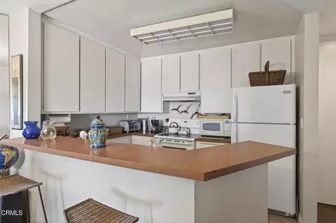 Kitchen - 2901 Peninsula Rd #333, Oxnard, CA 93035 photo 2 of 2