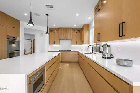 Kitchen - 1520 Viewpoint Dr, Oxnard, CA 93035 photo 2 of 4