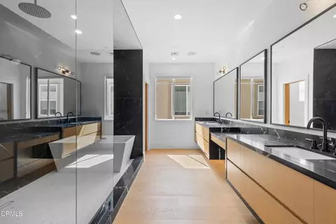 Bath - 1520 Viewpoint Dr, Oxnard, CA 93035 photo 4 of 6