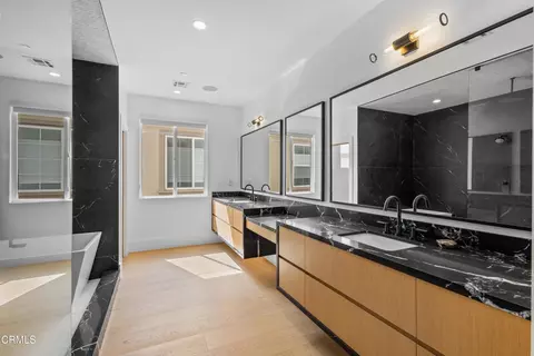 Bath - 1520 Viewpoint Dr, Oxnard, CA 93035 photo 5 of 6