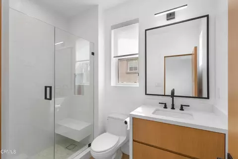 Bath - 1520 Viewpoint Dr, Oxnard, CA 93035 photo 2 of 6
