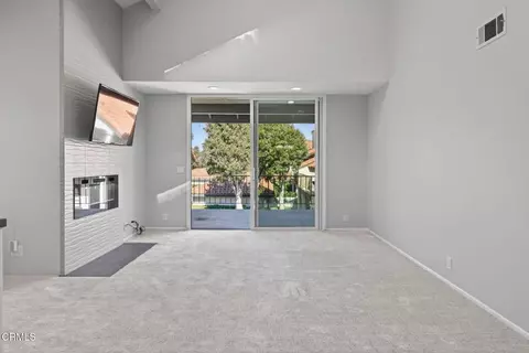 Living - 2277 Martinique Ln, Oxnard, CA 93035 photo 4 of 5