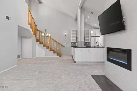 Living - 2277 Martinique Ln, Oxnard, CA 93035 photo 2 of 5