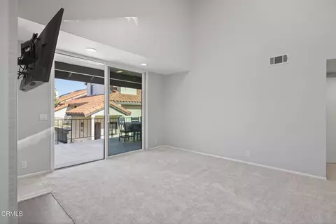 Living - 2277 Martinique Ln, Oxnard, CA 93035 photo 5 of 5